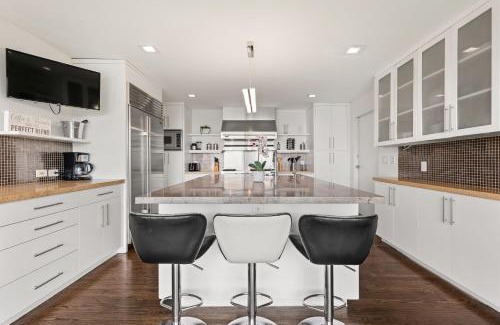 Hollywood Hills West Villa | The Hollywood Hills Grand View Mansion