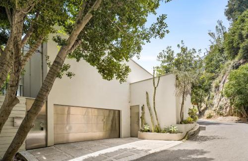 Hollywood Hills West Villa | The Hollywood Hills Grand View Mansion