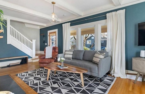 Hollywood District Casa | The Hollywood House