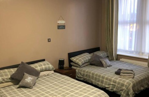 Newcastle-upon-Tyne Hotel | The Holystone Bar & Restaurant