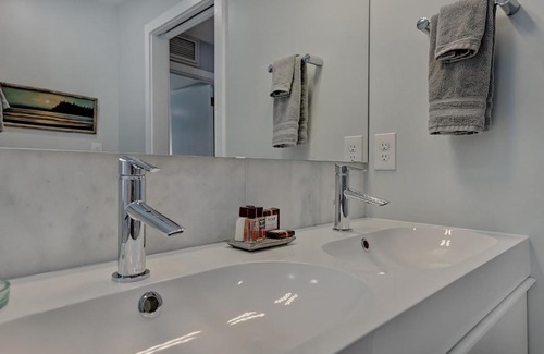 Cherry Apartamento | The Home Collection CLT: 510 Queens