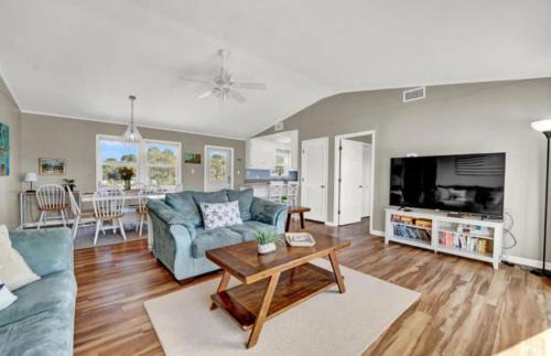 St. George Island Casa | The Honey Hole St George Island Pet Friendly-Heated Private pool West Gulf beaches