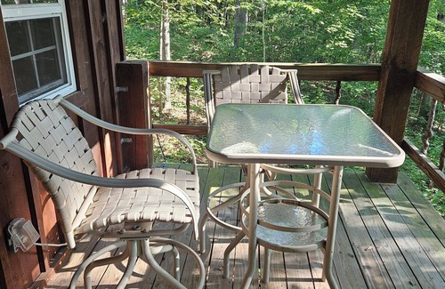 Elgin Cabina | The Honey Hut next to Big South Fork NRRA with AC, wifi, and horse stalls.