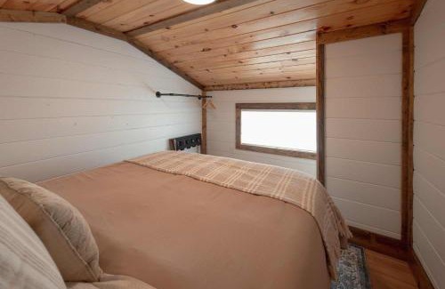 Lookout Valley Neighborhood Association Casa | The Honeycomb House