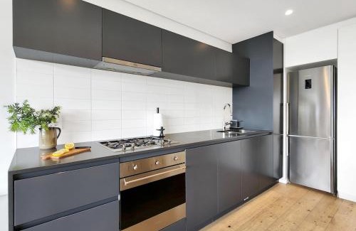 Kareeberg Apartamento | The Honeycomb on S 2 Bedroom Modern, Secure, Central Apartment