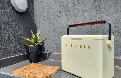 Kareeberg Apartamento | The Honeycomb on S 2 Bedroom Modern, Secure, Central Apartment