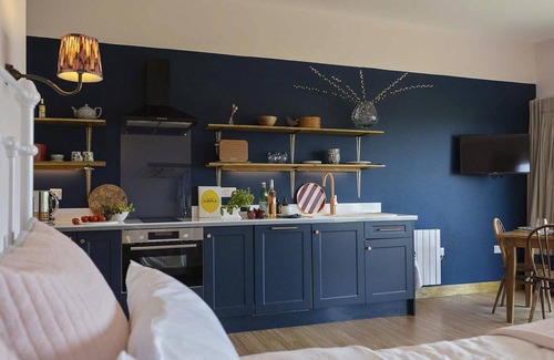 Rhosneigr Apartamento | The Hoot : Quirky Pet-Friendly Studio Near Rhosneigr | Managed by Anglesey Holiday Lettings