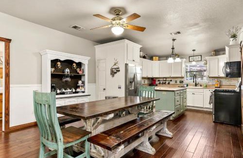 Canyon Lake Casa | the Hot Tub Farmhouse