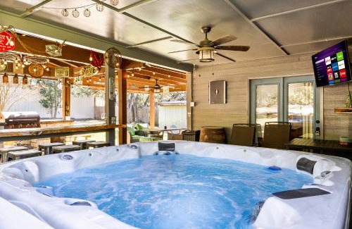 Canyon Lake Casa | the Hot Tub Farmhouse