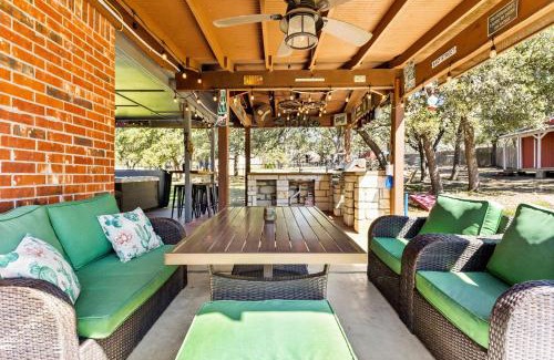 Canyon Lake Casa | the Hot Tub Farmhouse