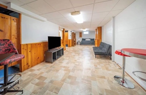Cuyahoga Falls Casa | The House Hotels - 12th Street
