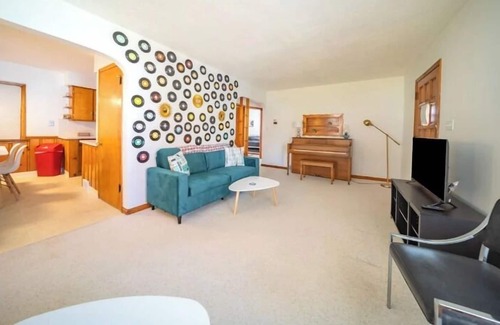 Cuyahoga Falls Casa | The House Hotels - 12th Street
