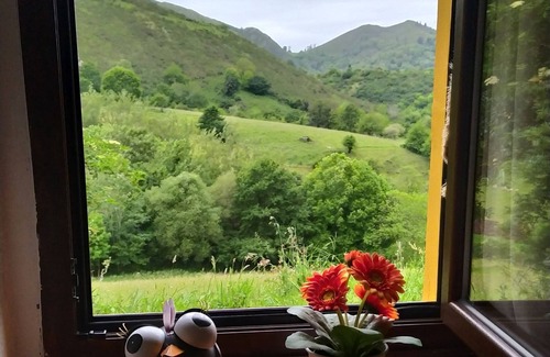 Peruyes Otro | The house offers space for 8 people (4 bedrooms, dining room, living room,