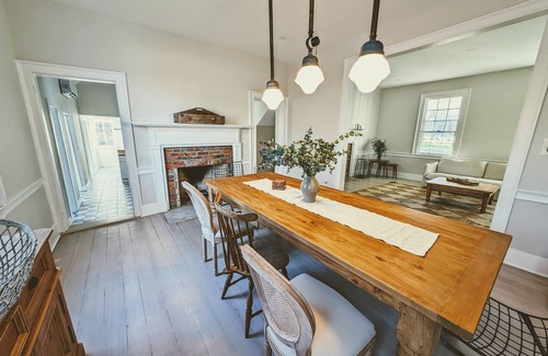 Croom Casa | The House on the Hill 1790's Farmhouse DC 35mins