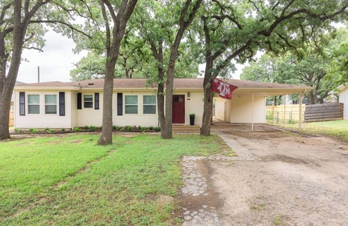 College Station Casa | The Howdy House less than 2 miles from Texas A&M