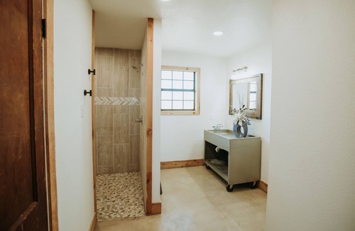 Lubbock Cabaña | The Huckleberry Finn-Rural-Estándar-Baño con ducha-Vista al campo
