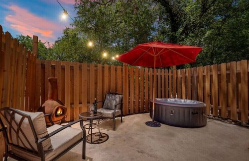 Far North Central Casa | The Huntsman - Doordashable TX Hill Country!