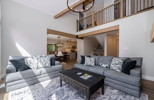 Georgian Bay Apartamento | The Huron Woods Retreat with Sauna & Sports Court