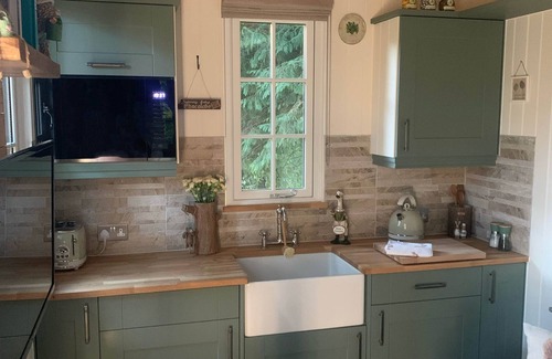 Lowton Cabina | The Hut at Belle Vue