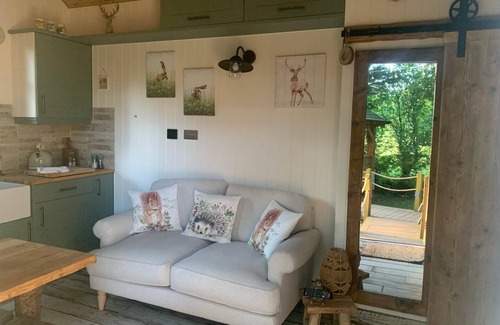 Lowton Cabina | The Hut at Belle Vue