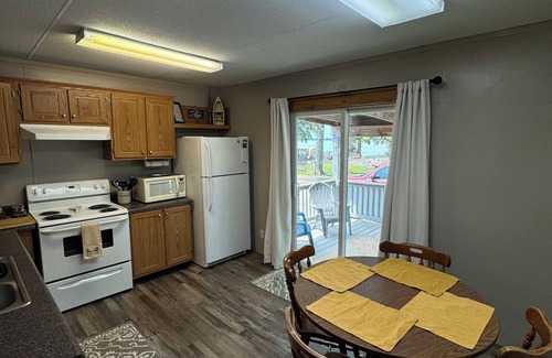 Hornbeak Casa | The Hut. Cozy 2-bedroom mobile home on peaceful Reelfoot Lake with boat shed