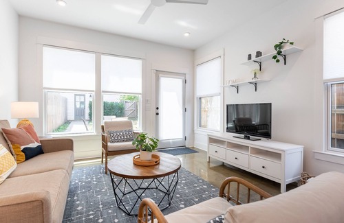 Salemtown Casa | The Ingrid - Striking Modern Home Near Great Restaurants
