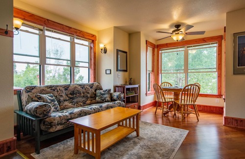 Croftville Condominio | El Inn en Croftville Road Cottages # 5. En la orilla del lago superior.