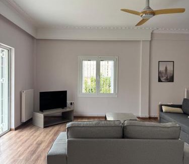 Glyfada Apartamento | The Ioustinianou Residence