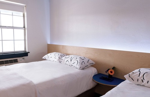 Nashville Hotel | The Iris Motel - Queen Room