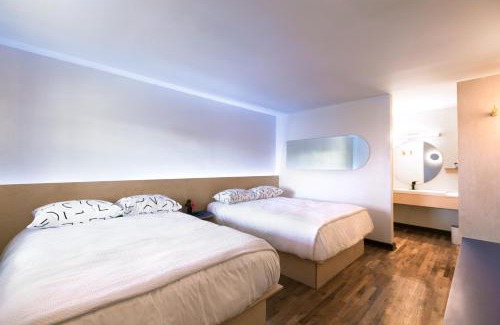 Berry Hill Hotel | The Iris Motel