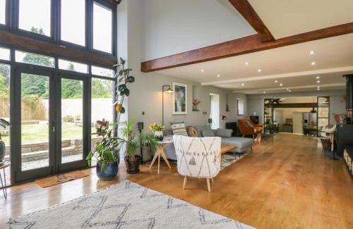 Govilon Casa | The Ivy Barn