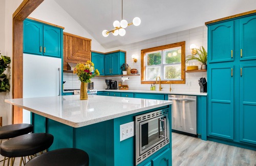 St. Elmo Improvement League Casa | The Jade | Stunning, On Walking Path w Hot tub & Pool