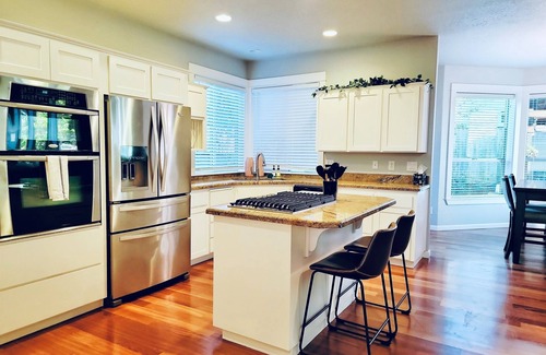 Albany Villa | The Jordan House- 4 BD, outdoor kitchen