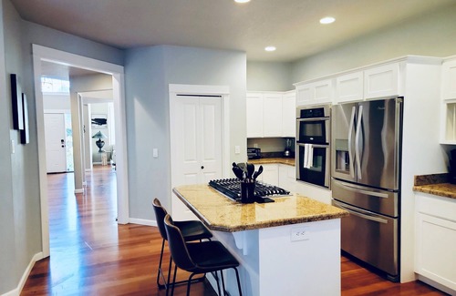 Albany Villa | The Jordan House- 4 BD, outdoor kitchen