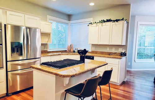 Albany Villa | The Jordan House- 4 BD, outdoor kitchen