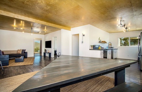 Indian Cove Casa | The Joshua Tree Whitmore House + Hot Tub