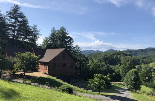 Mars Hill Cabina | El final del viaje, hermosas vistas a la montaña, a 20 minutos de Asheville