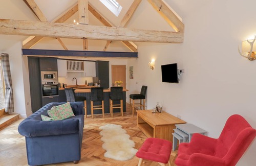 Shobdon Otro | THE KEEPERS LODGE, romantic, character holiday cottage in Hartlebury