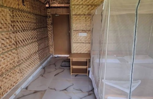 Kamalapur Hotel | The King On The Rocks