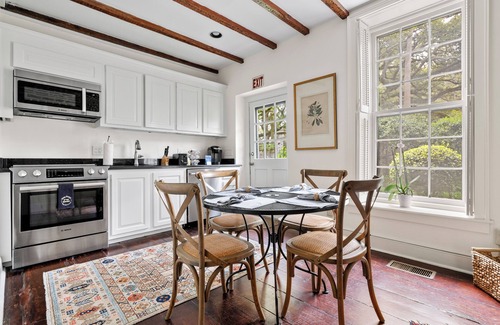 South of Broad Casa | The Kitchen House at 68 Broad