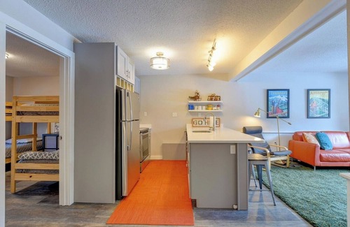 Bartlett Condominio | The Knotty Chipmunk - Cozy Condo - Sleeps 6