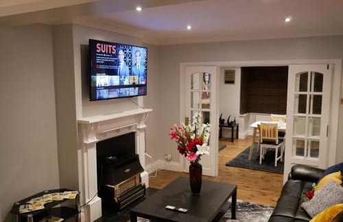 Barrow-on-Trent Casa | The Kyoto House - Four Spacious Cosy Bedrooms I Netflix & Large Rooms