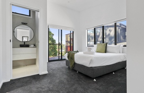 Merimbula Cabina | The Lake Apartment: Merimbula
