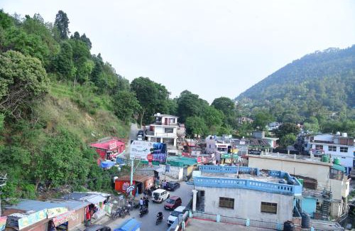 Bhimtal Hotel | The Lake Edge