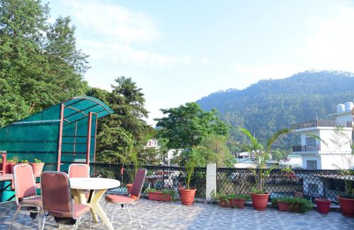 Bhimtal Hotel | The Lake Edge