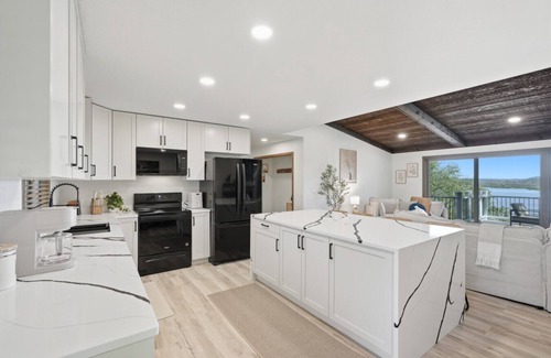 Hudson Casa | Luxury 5BR Hudson Retreat | Hot Tub & Sauna