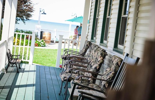 Geneva-on-the-Lake Hotel | The Lakehouse Inn Geneva