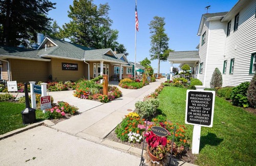 Geneva-on-the-Lake Hotel | The Lakehouse Inn Geneva