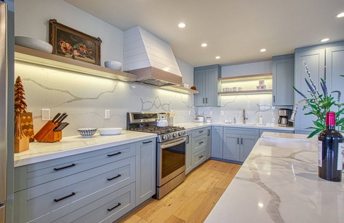 Kelseyville Casa | The Lakehouse. Spectacular Lake & Moutain Views, Pool, private marina & dock.