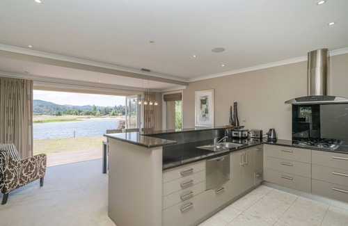 Pauanui Casa | The Lakes - Pauanui Holiday Home